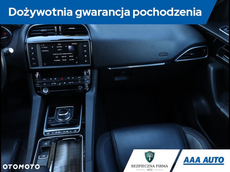 Jaguar F-Pace - 9