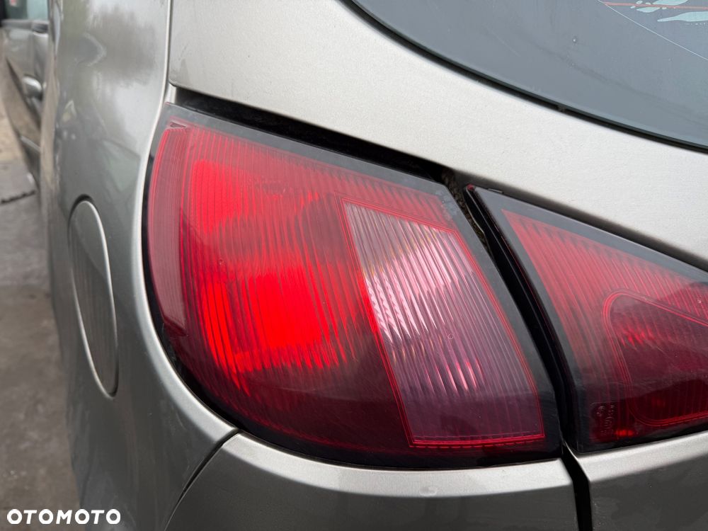 LAMPA TYLNA PRAWA LEWA W BŁOTNIK MITSUBISHI COLT VI 3D -WYSYŁKA- - 1