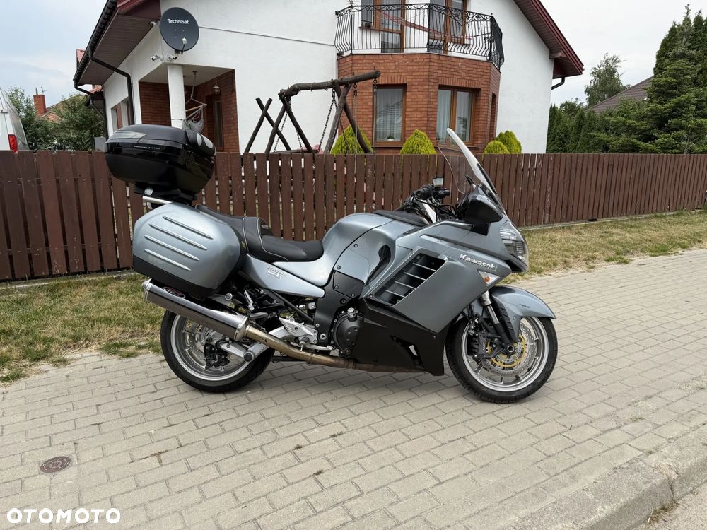 Kawasaki GTR - 6