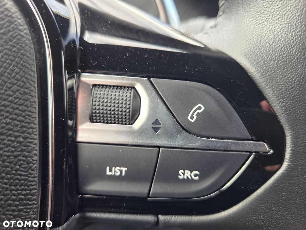 Peugeot 2008 PureTech 130 EAT8 Allure - 23
