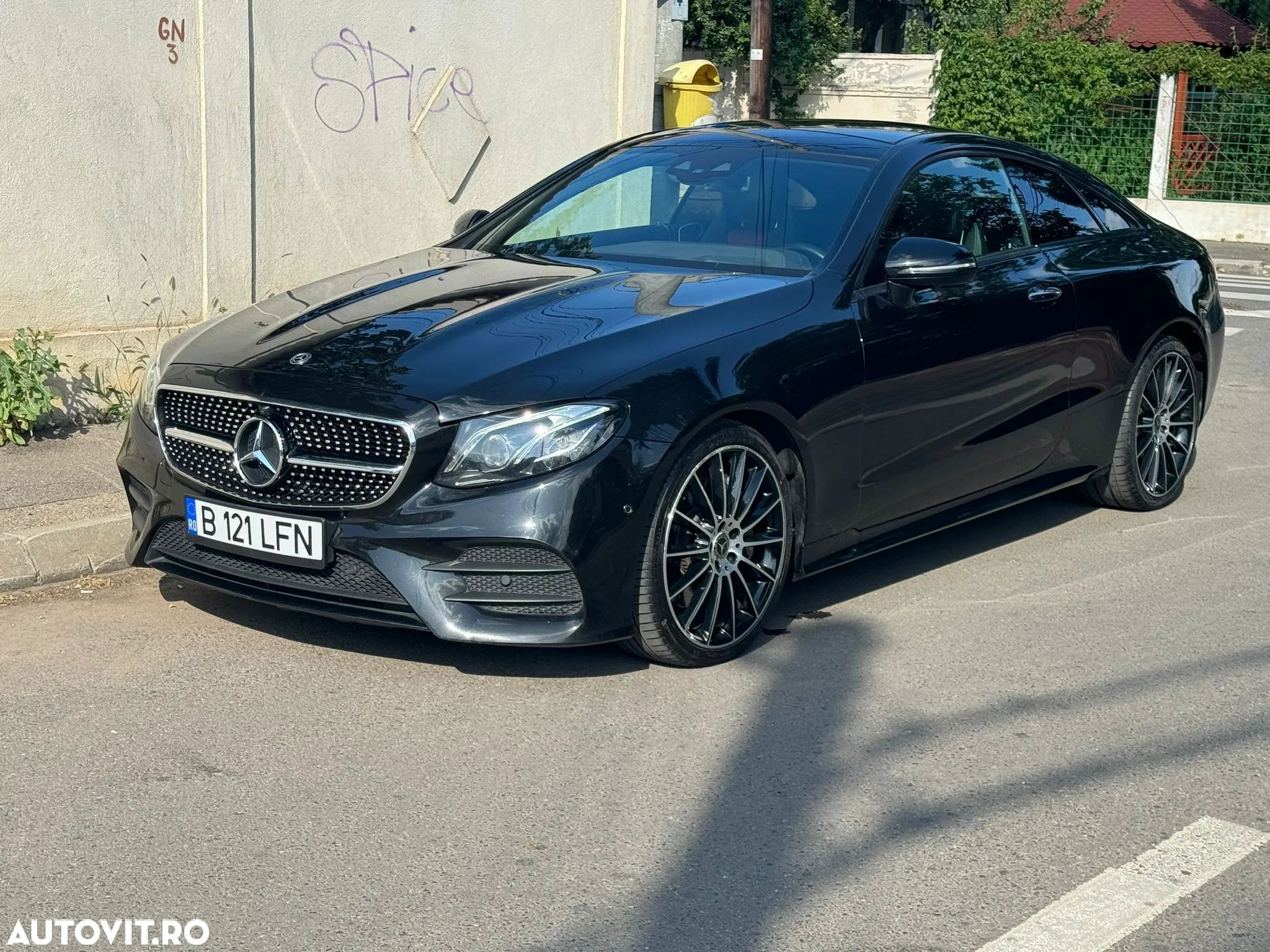 Mercedes-Benz E 300 Coupe 9G-TRONIC AMG Line - 1