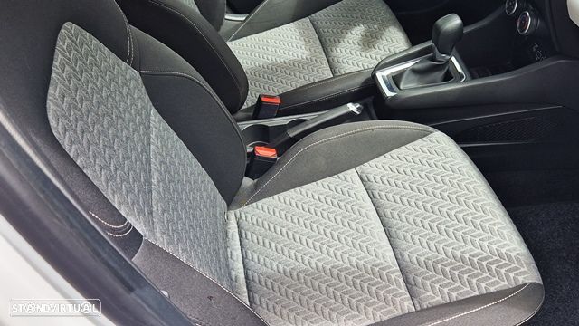 Renault Clio 1.0 TCe Intens CVT - 12