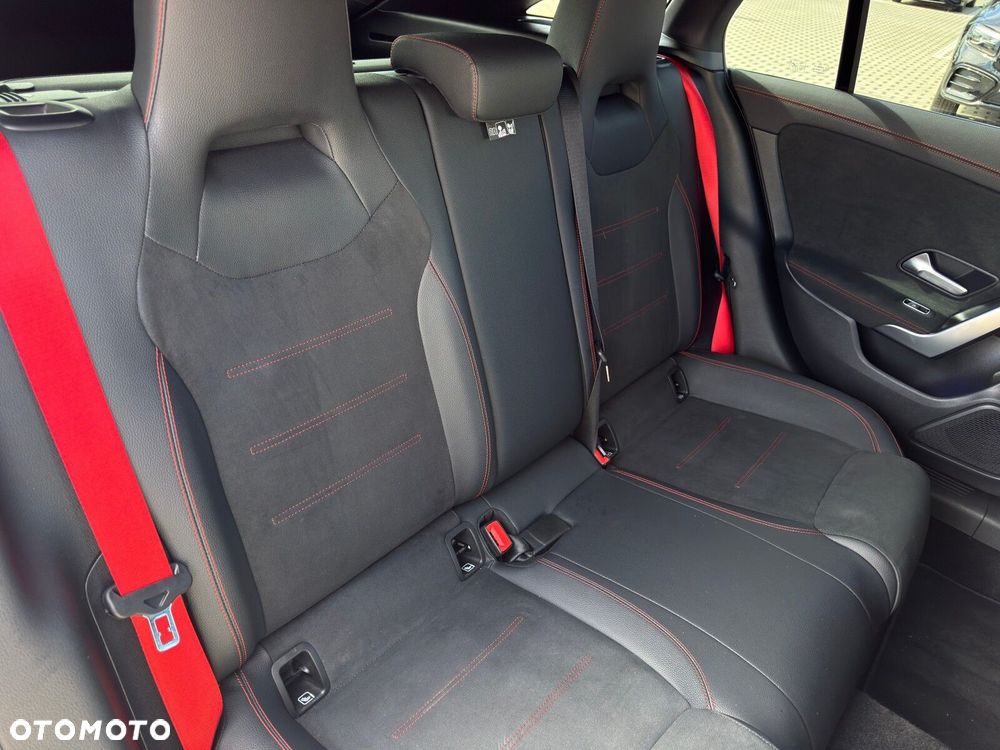 Mercedes-Benz CLA AMG 35 4-Matic 7G-DCT - 29