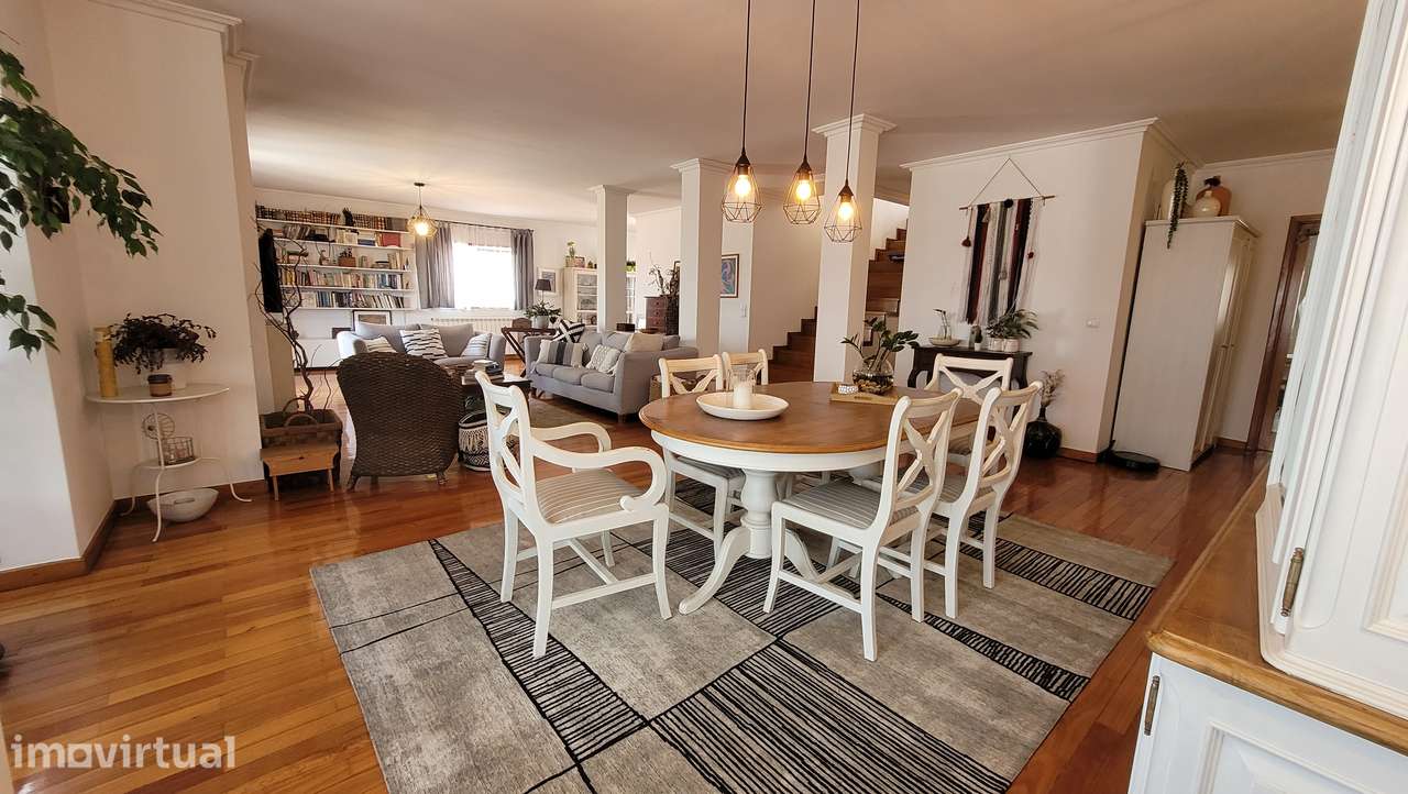 Apartamento T4 Duplex com Terraços e Garagem para dois carros - Grande imagem: 2/26