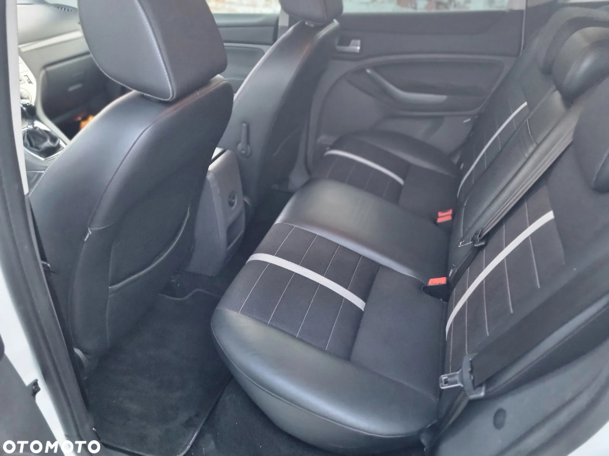 Ford Kuga 2.0 TDCi 4x4 Trend - 4