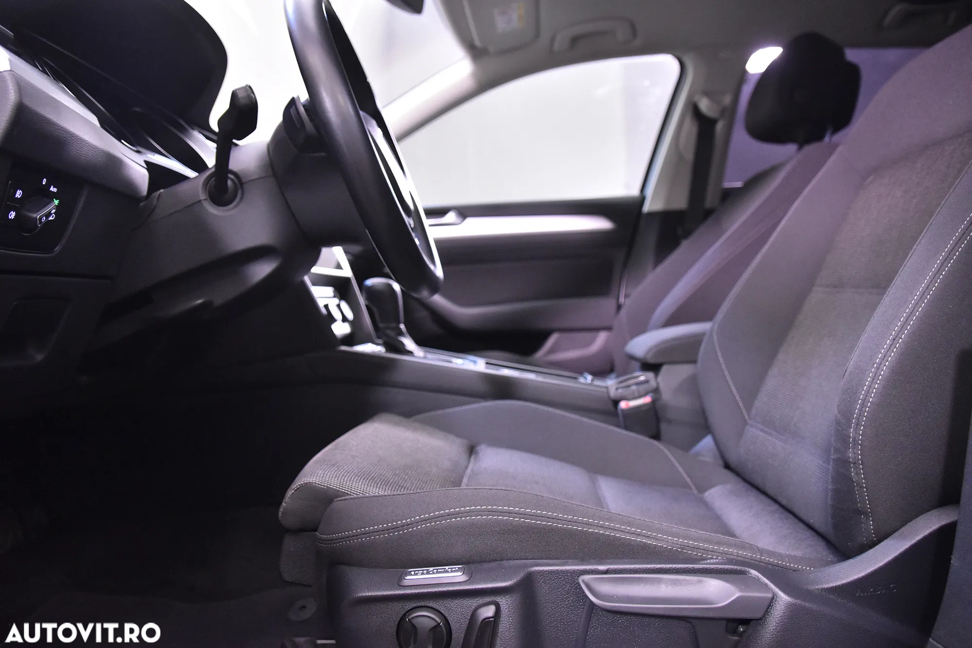 Volkswagen Passat - 22