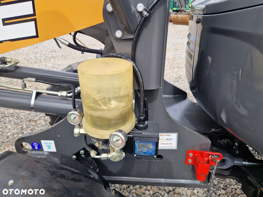 JCB 121F - 12