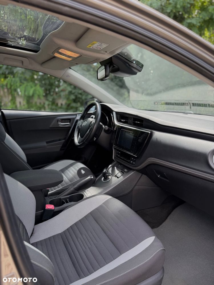 Toyota Auris 1.8 HSD Sol - 32