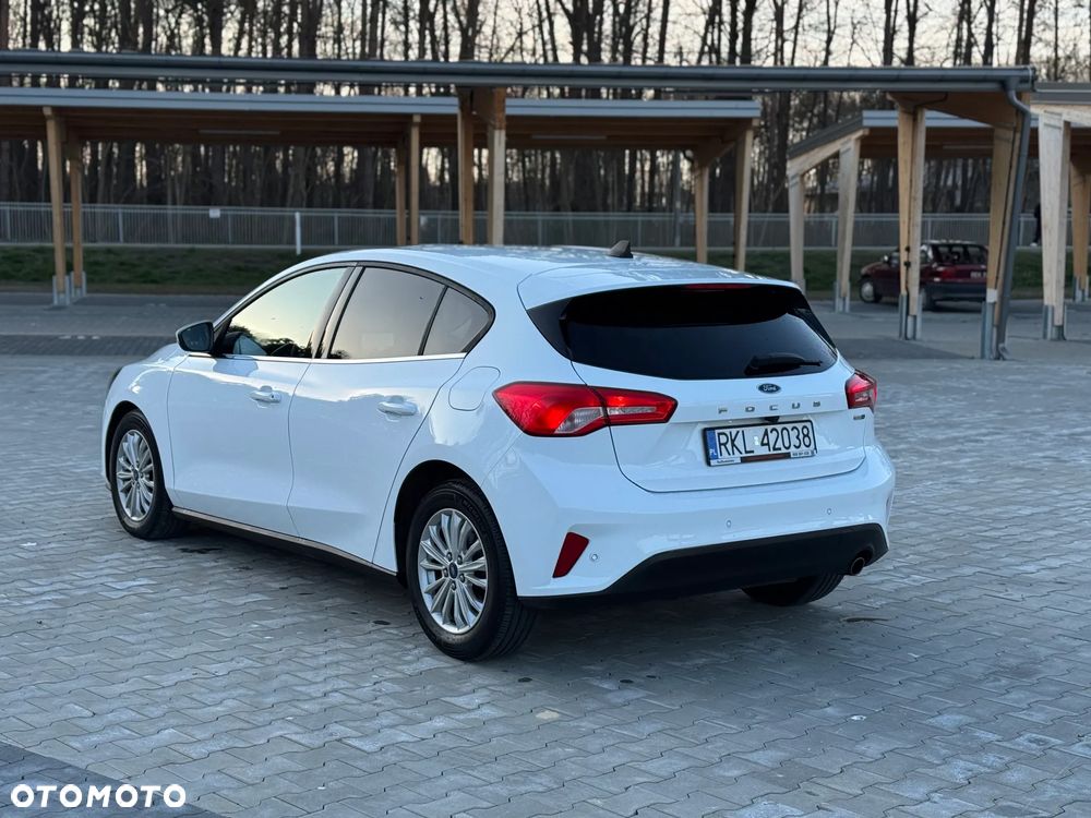 Ford Focus 1.0 EcoBoost Hybrid TITANIUM - 3