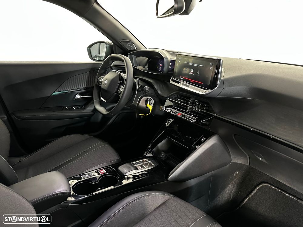 Peugeot 2008 1.2 PureTech Allure Pack EAT8 - 28