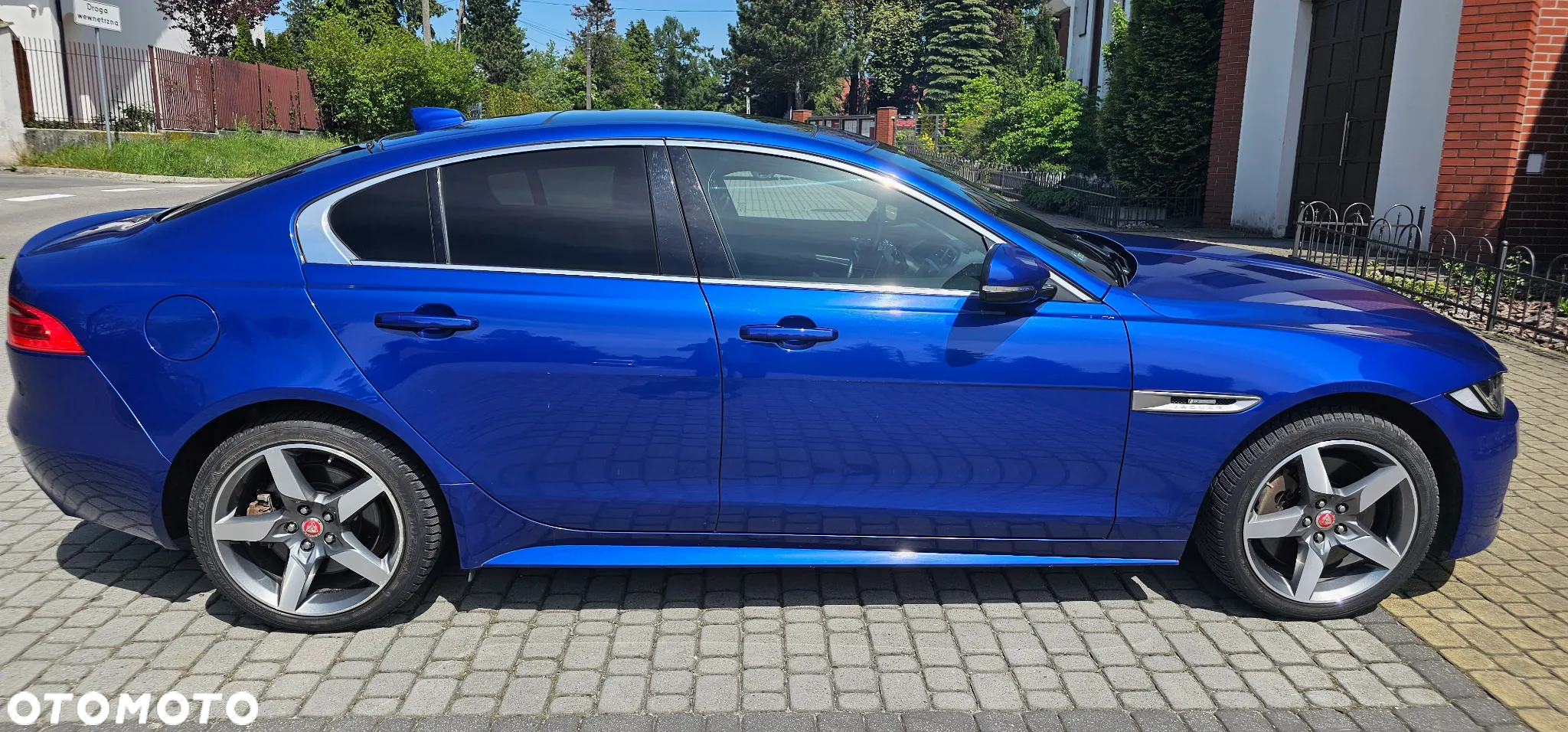 Jaguar XE 2.0 P300 AWD R-Dynamic S - 2