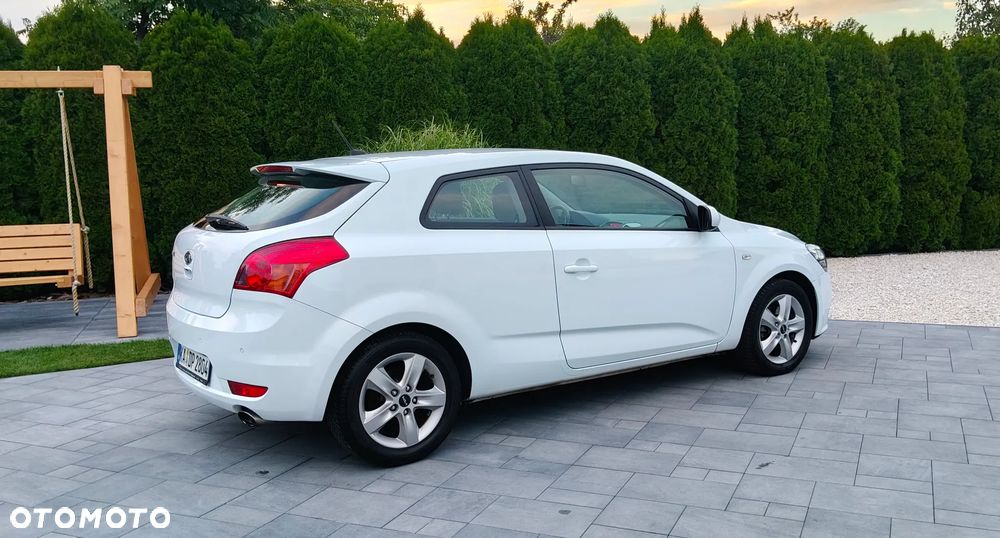 Kia ProCeed 1.4 CVVT Dream-Team Edition - 3