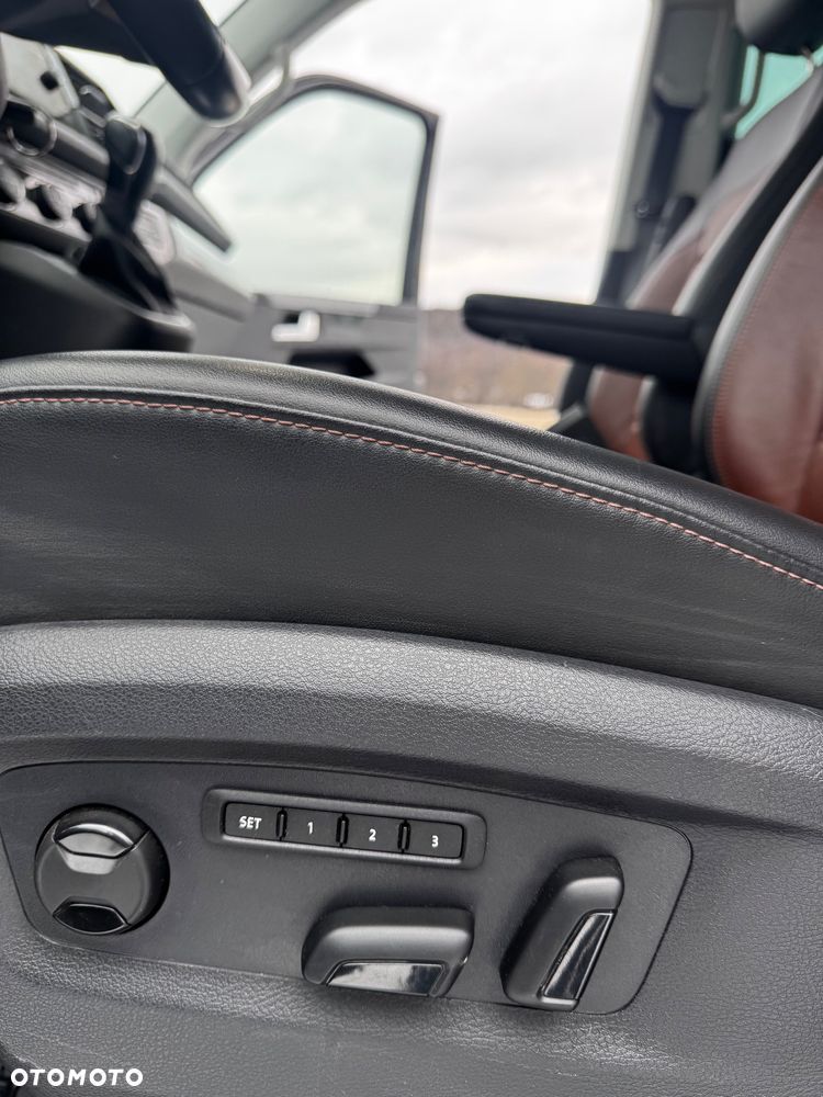 Volkswagen Multivan - 24