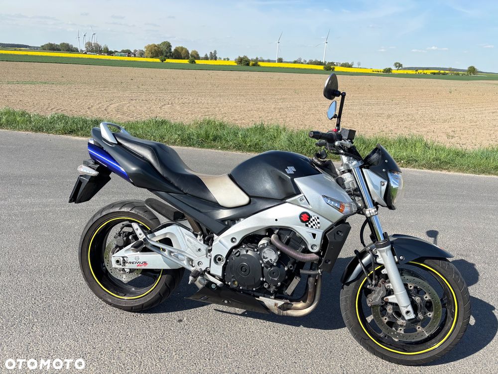 Suzuki GSR - 3