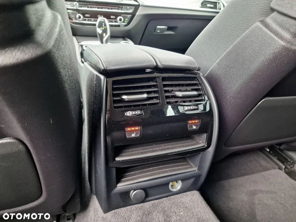 BMW Seria 5 530d Touring Sport Line - 33