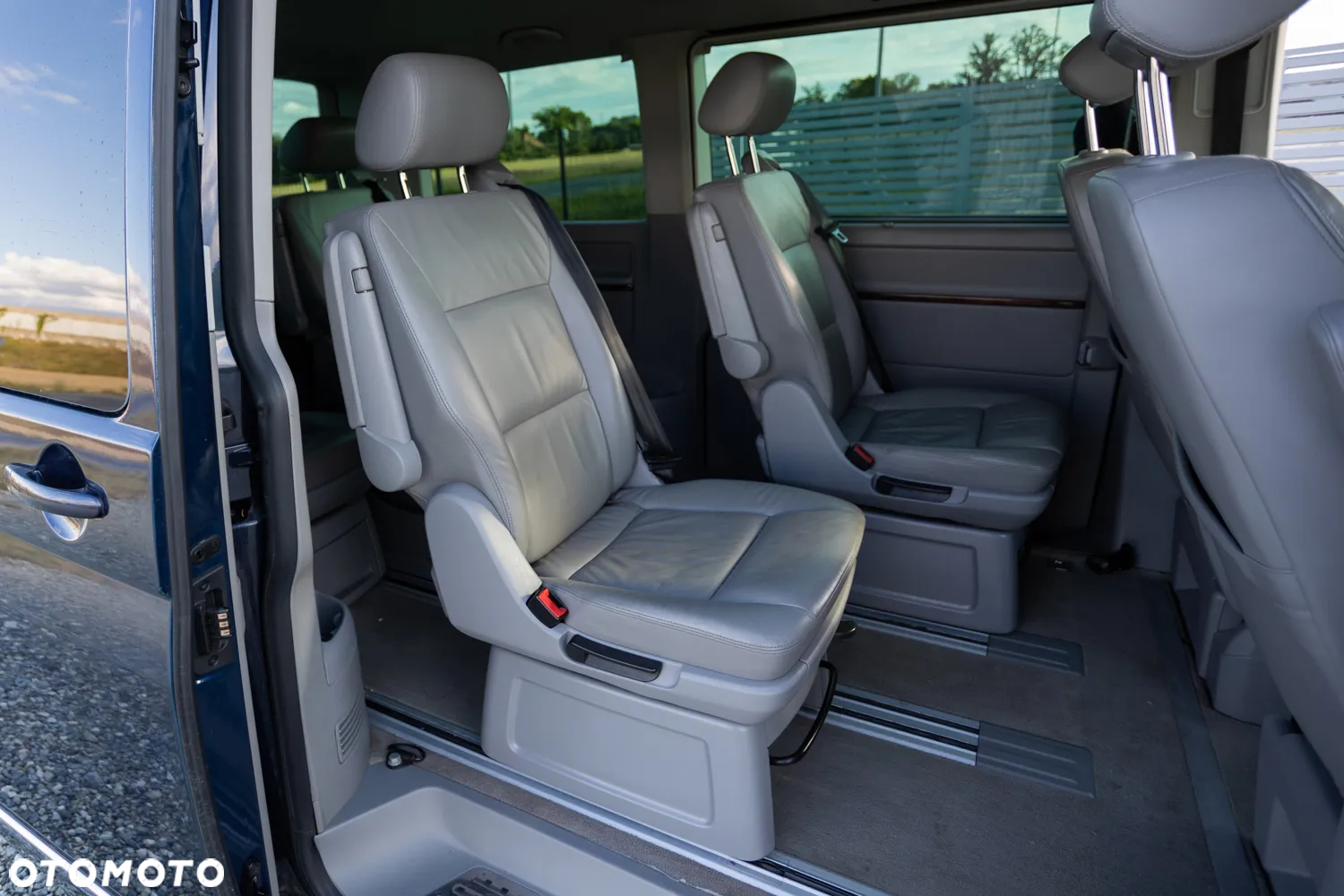 Volkswagen Multivan - 16