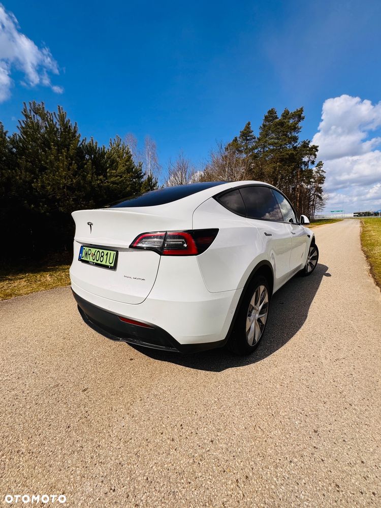 Tesla Model Y Long Range AWD - 6