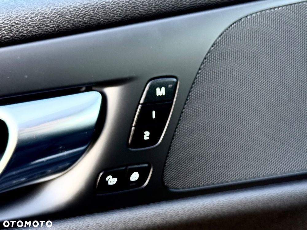 Volvo V60 Cross Country - 37