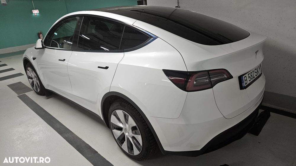 Tesla Model Y - 3