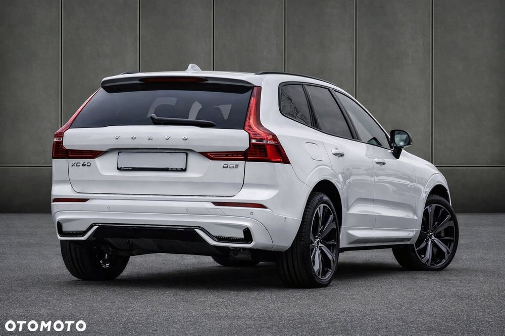 Volvo XC 60 B5 B AWD Ultra Black Edition - 3