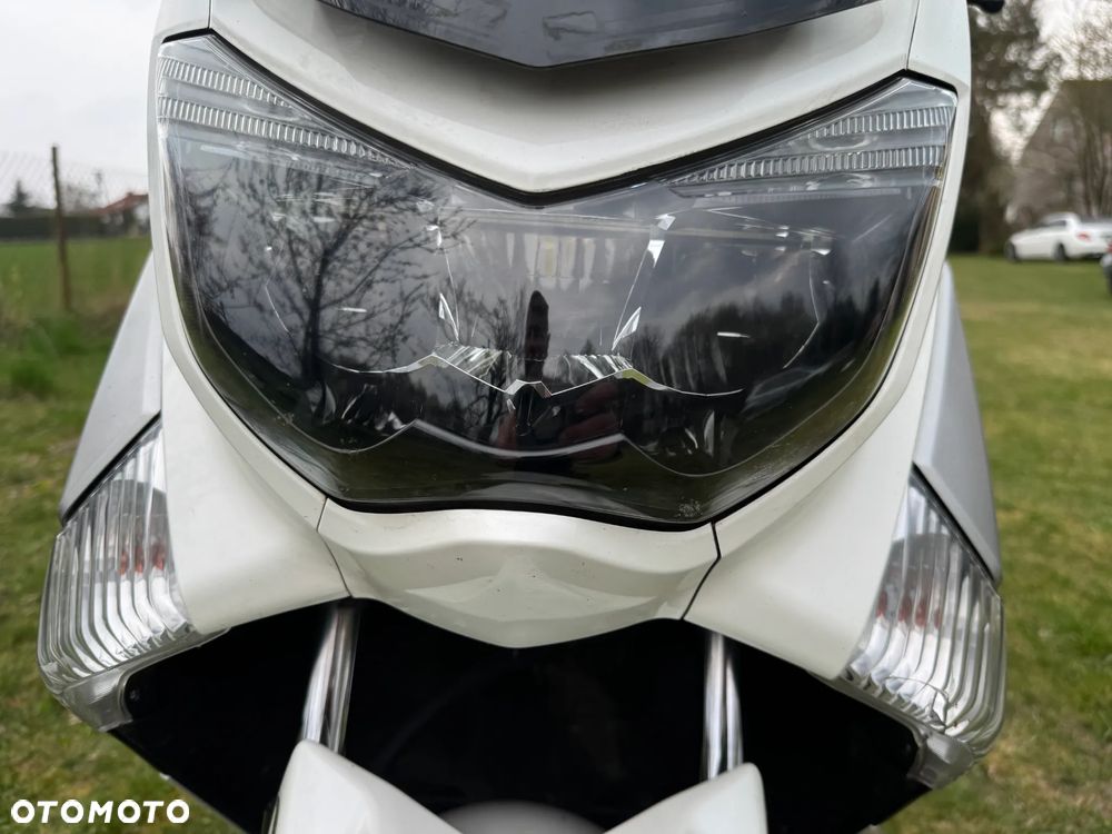 Yamaha NMAX - 11
