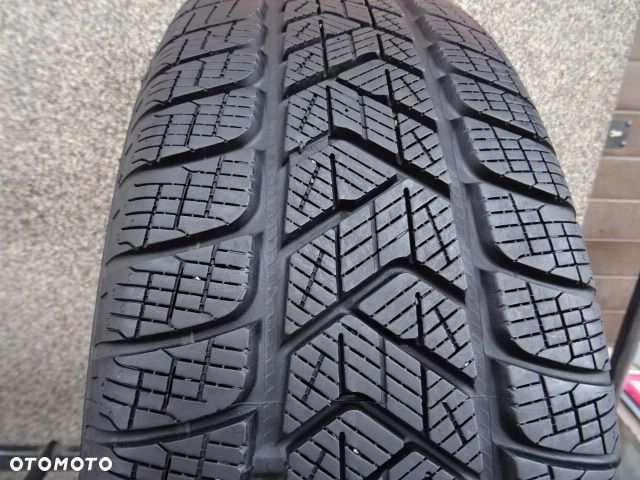 215/65/R17 99H Pirelli Winter Scorpion Verde