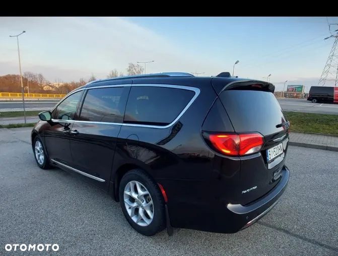 Chrysler Pacifica - 5
