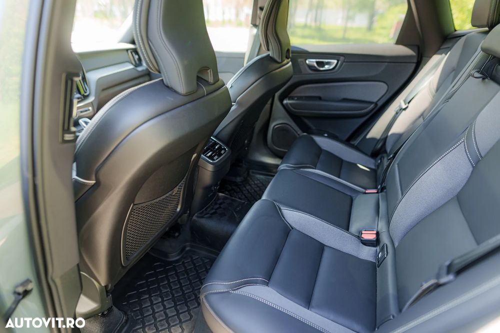 Volvo XC 60 B5 MHEV AT AWD Ultimate Dark - 8