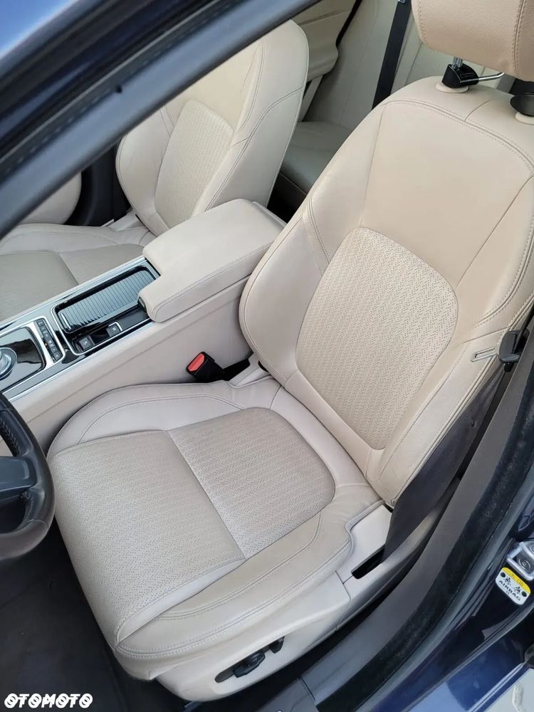Jaguar XF 20d Prestige - 17