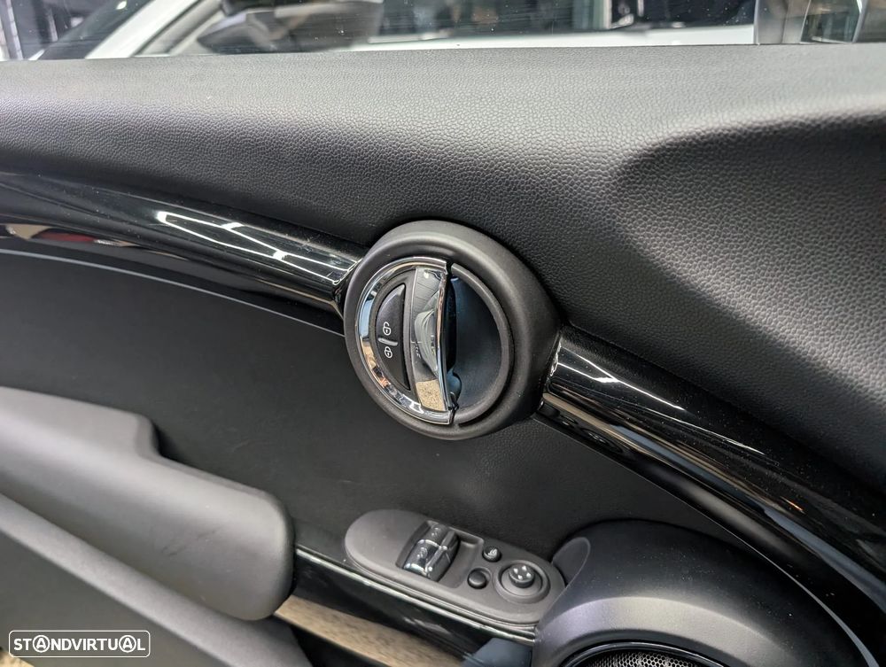 MINI 3 Portas Cooper SE Premium Extra Essential - 32