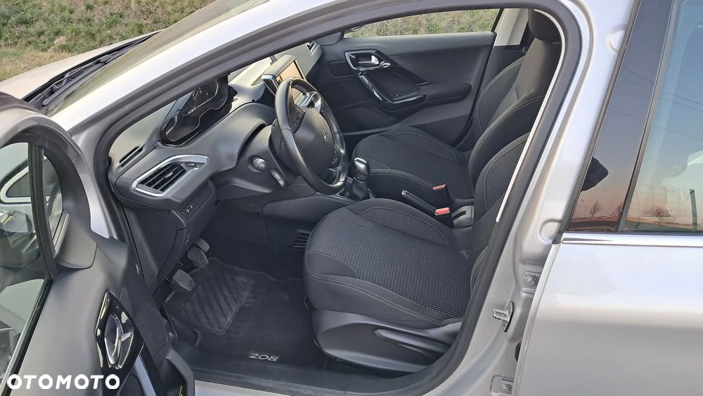 Peugeot 208 1.2 PureTech Allure - 9