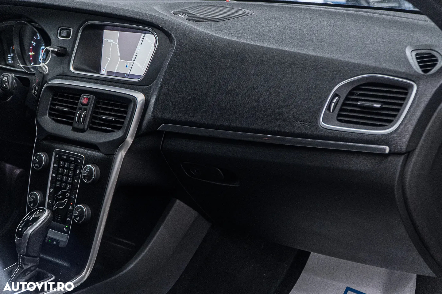 Volvo V40 T3 Geartronic RDesign - 32