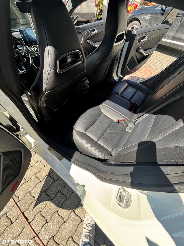 Mercedes-Benz CLA 200 7G-DCT - 17