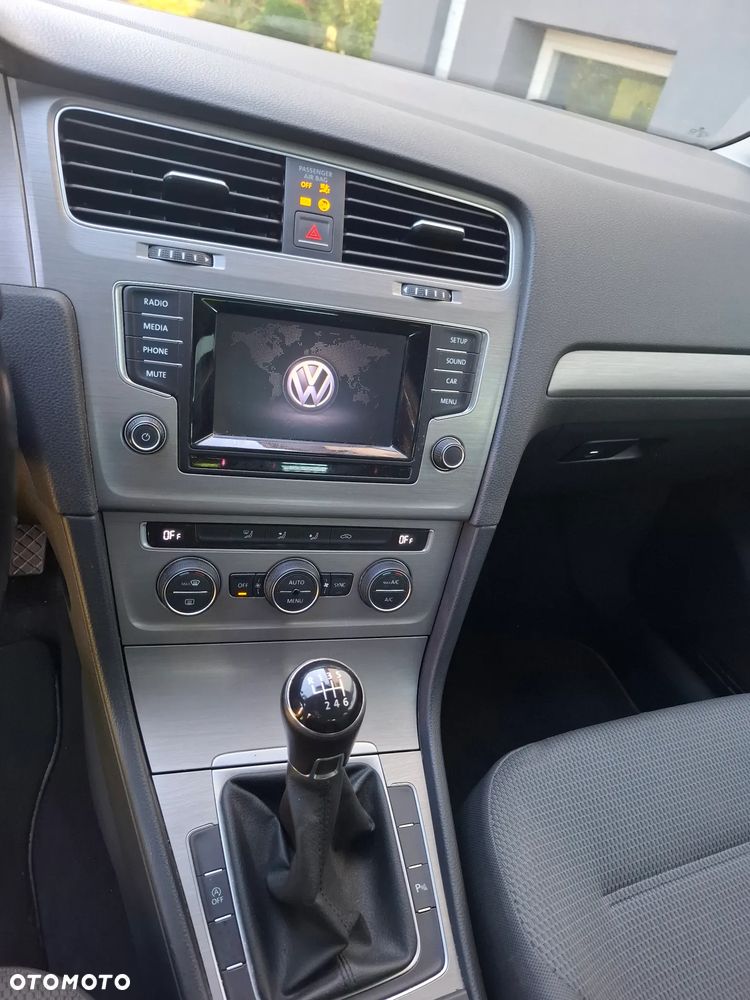 Volkswagen Golf - 6
