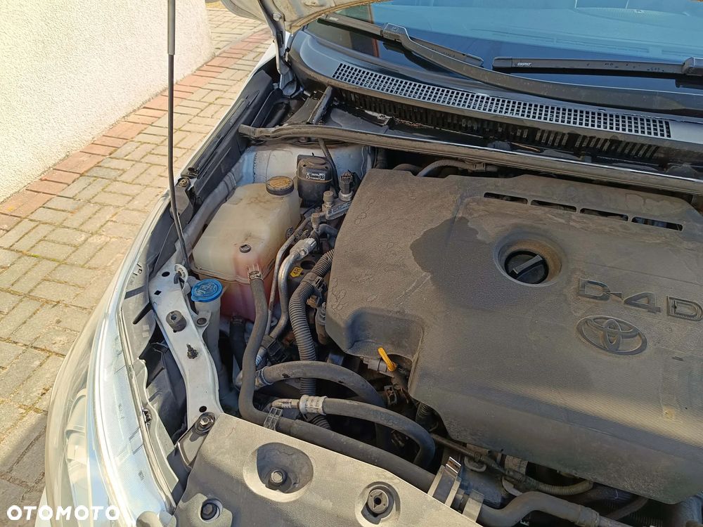 Toyota Avensis 2.0 D-4D Active - 11