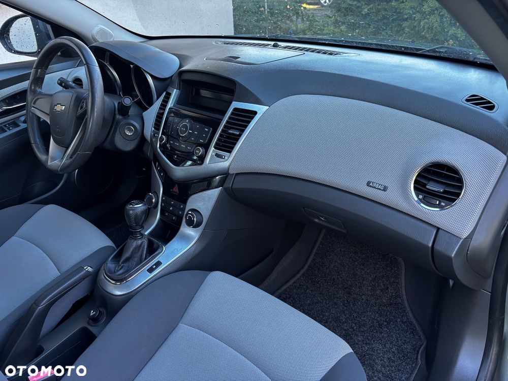 Chevrolet Cruze 1.8 LS - 5