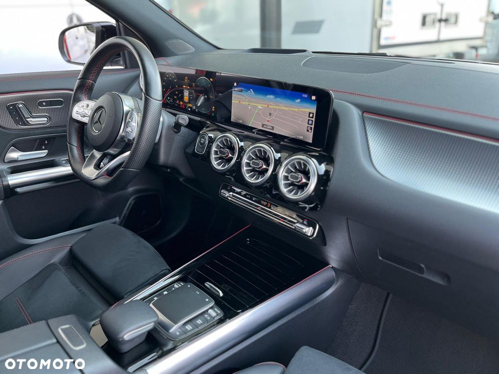 Mercedes-Benz EQA 300 66.5kWh 4-Matic AMG Line - 16