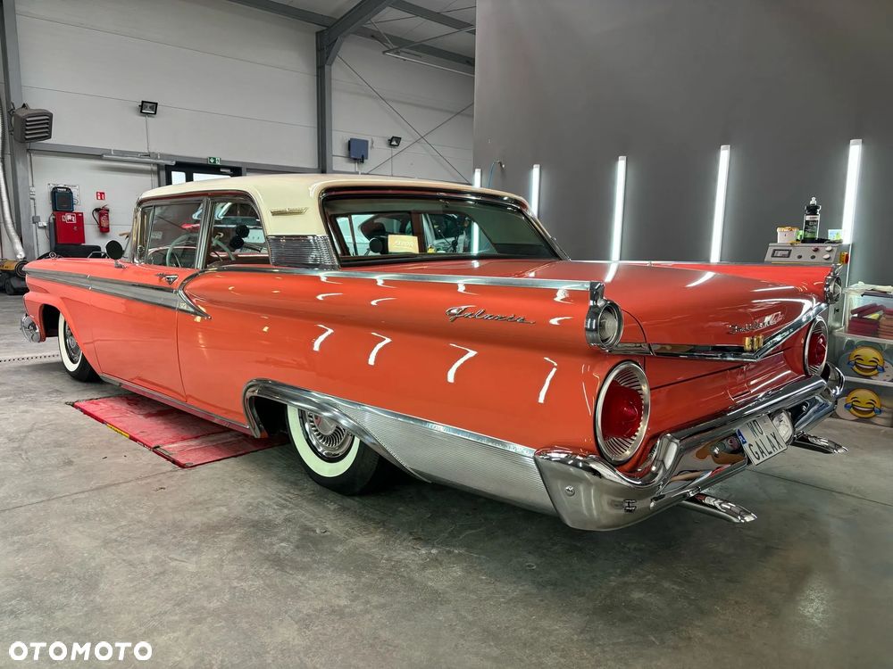 Ford Fairlane - 6