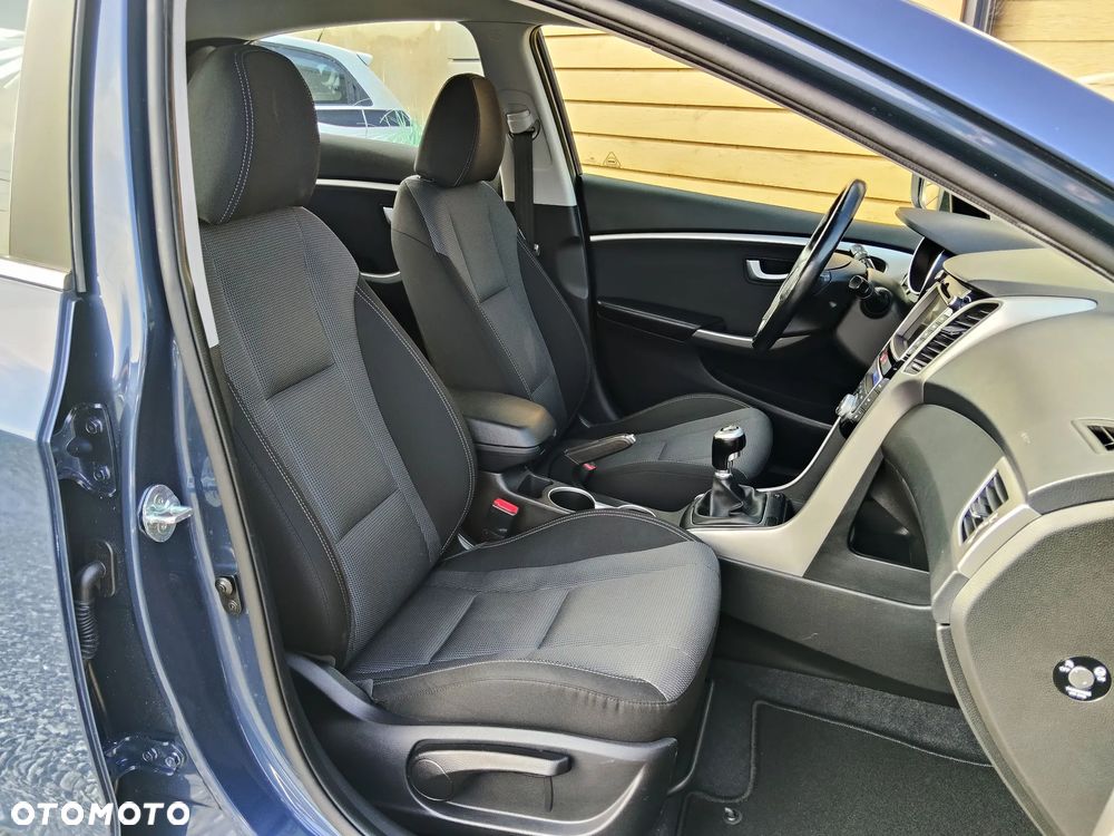 Hyundai i30 blue 1.6 CRDi Premium - 21