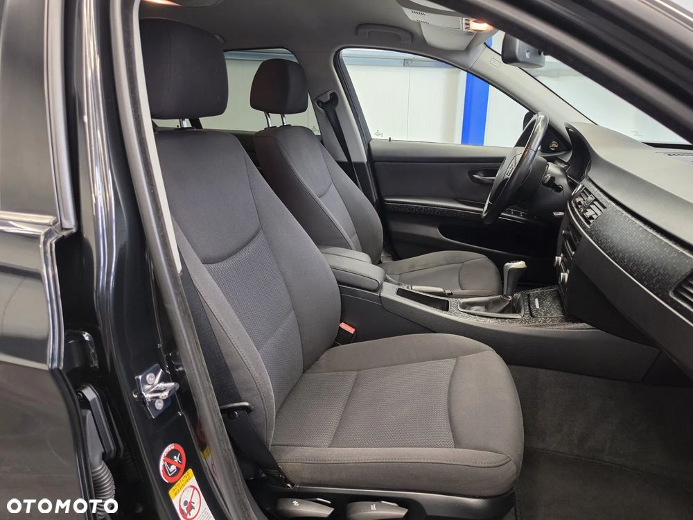 BMW Seria 3 318i - 25