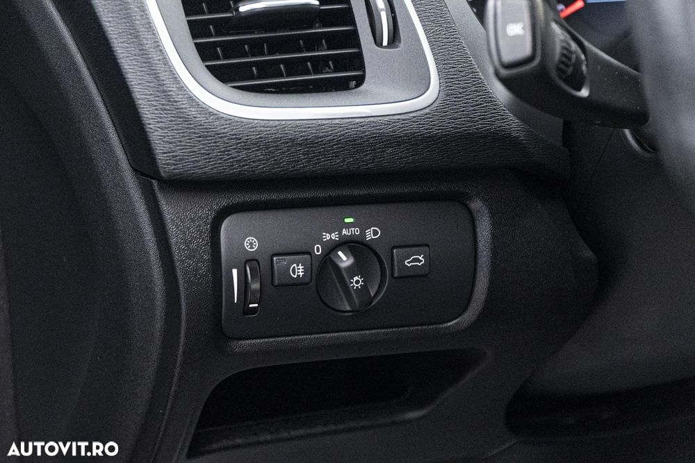 Volvo V40 D3 Geartronic Momentum - 29