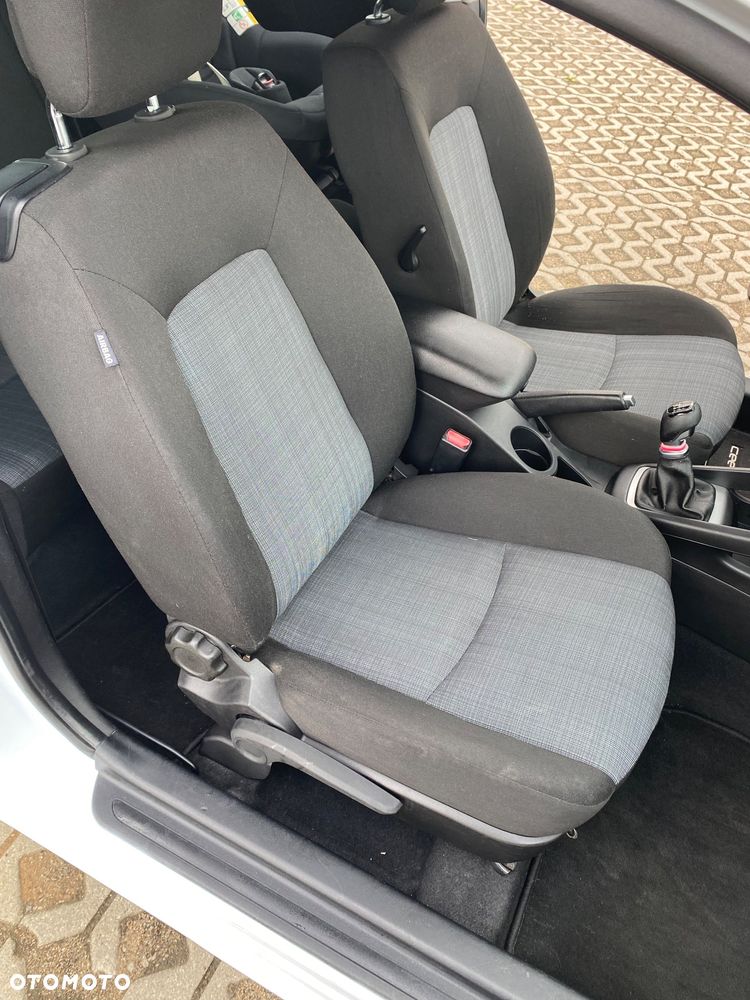 Kia Ceed - 16