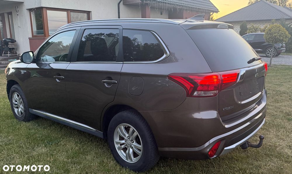 Mitsubishi Outlander Instyle NAVI + - 13