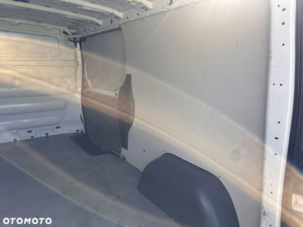 Renault Trafic LONG 2.0 diesel 114kM 2011 rok, automat, WEBASTO, HAK, OPONY JAK NOWE, BEZWYPADKOWY! - 32