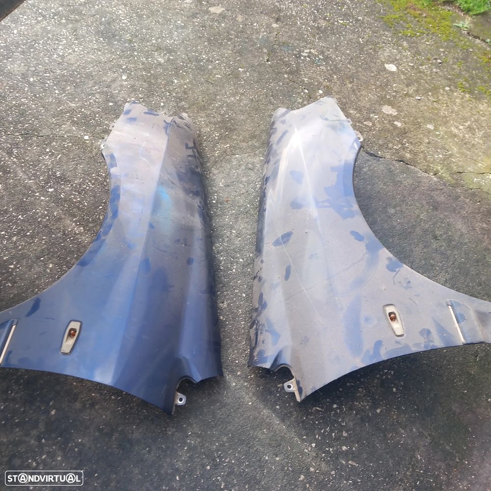 Guarda lamas Mitsubishi Space Star em 2000 - 1