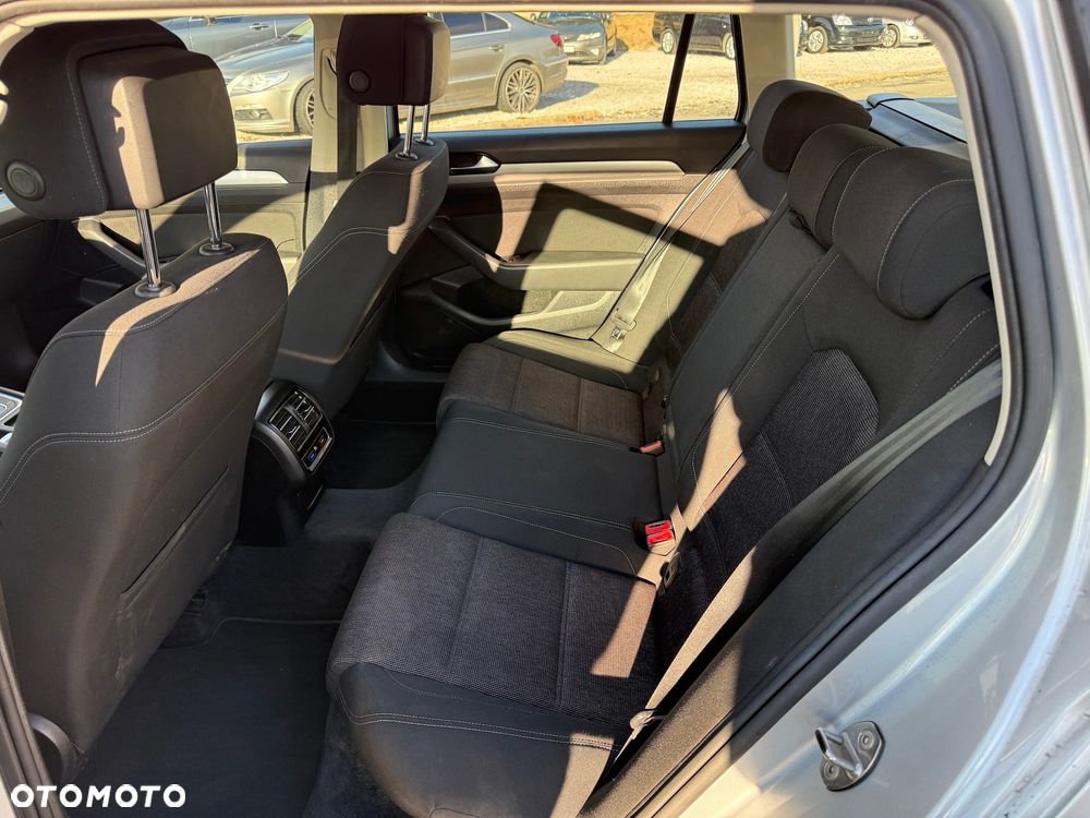 Volkswagen Passat ver-variant-1-6-tdi-scr-dsg-comfortline - 14