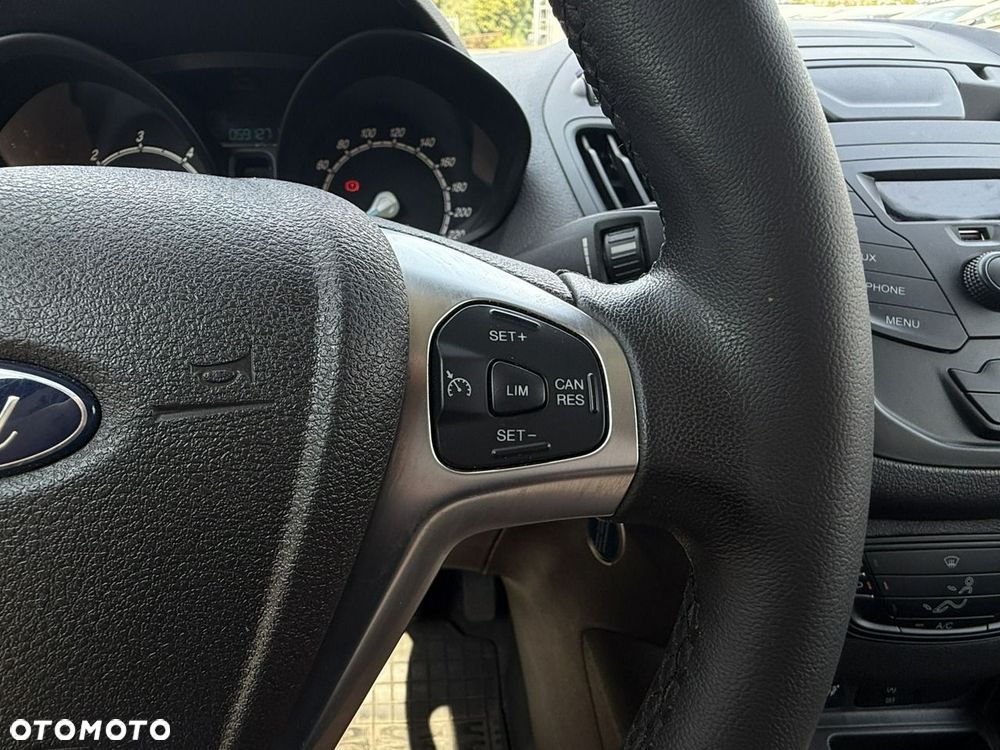 Ford Transit Courier - 18