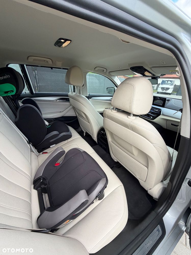 BMW Seria 5 520d Sport Line - 10