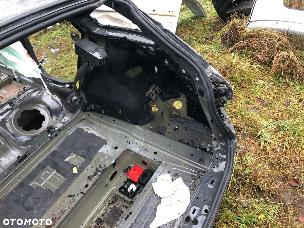 KAROSERIA Z DOKUMENTAMI BMW 3 G21 320d - 19