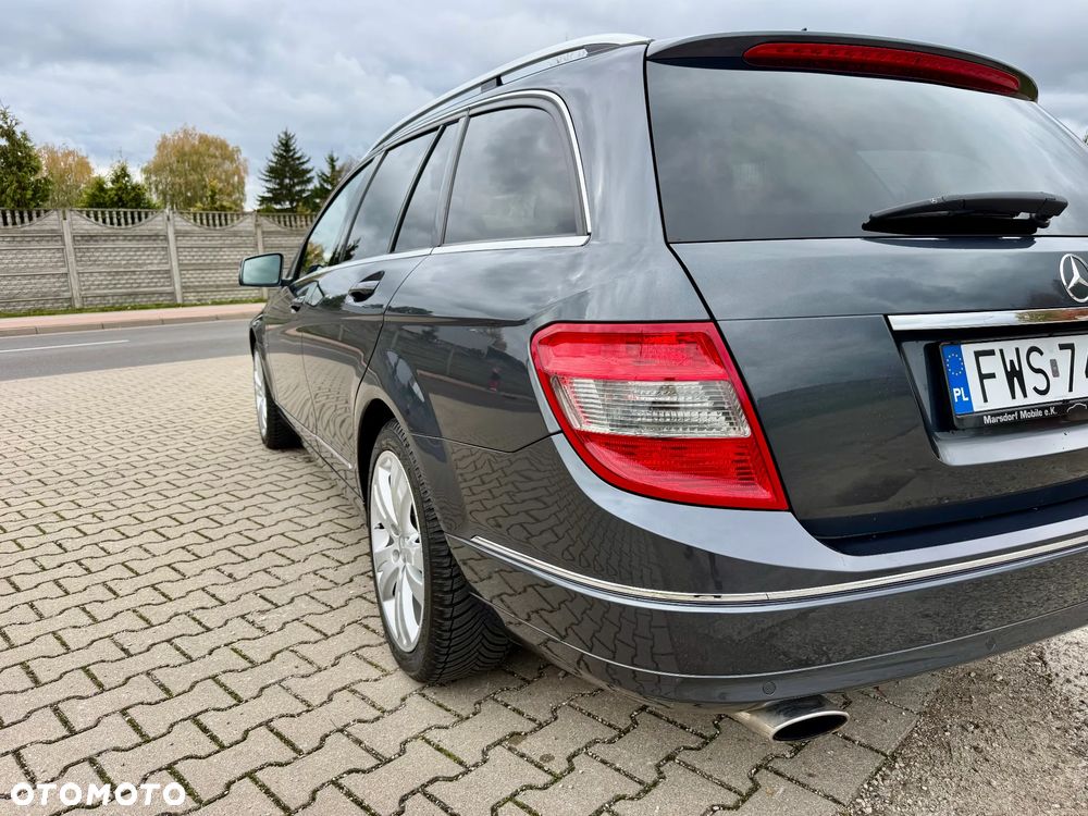 Mercedes-Benz Klasa C 250 CGI T Automatik BlueEFFICIENCY Avantgarde - 16